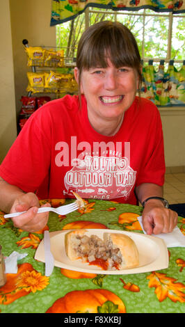 Mangiare pasty, Butte, Montana Foto Stock