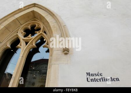 Colmar, Francia. Decimo Dec, 2015. Una vista dell'aera di ingresso del Museo Unterlinden a Colmar, Francia, 10 dicembre 2015. Museo Unterlinden è stata chiusa dal 2012 per un esteso lavoro di rinnovo. Foto: Mathieu Cugnot/dpa/Alamy Live News Foto Stock