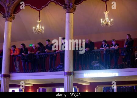 Parigi, Francia. 10 dicembre, 2015. Marine Le Pen, FN, incontro politico, Parigi, Francia, ala destra. Credito: Ania Freindorf/Alamy Live News Foto Stock