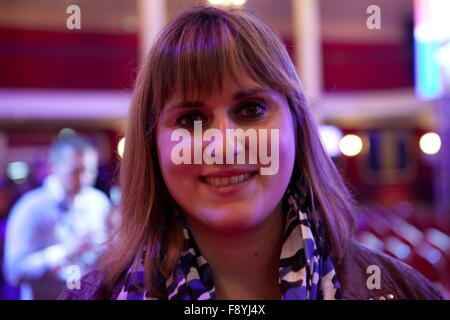 Parigi, Francia. 10 dicembre, 2015. Marine Le Pen, FN, incontro politico, Parigi, Francia, ala destra. Credito: Ania Freindorf/Alamy Live News Foto Stock