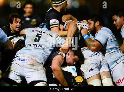 Parigi, Francia. 12 Dic, 2015. Champions Cup Rugby. Racing Metro 92 rispetto a Northampton santi. Un serrato maul durante il credito di gioco: Azione Plus sport/Alamy Live News Foto Stock