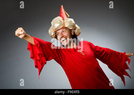 Procedura guidata di divertenti indossando abito rosso Foto Stock