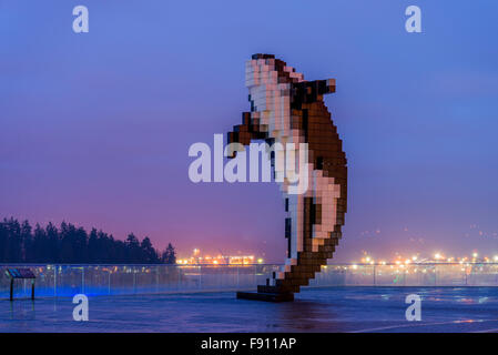 Douglas Coupland's , Digital Orca scultura, Jack Poole Plaza, Vancouver Convention Center, Vancouver, British Columbia, Canada Foto Stock