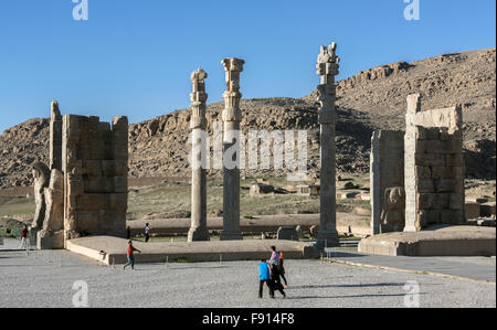 Vista laterale del gateway di tutte le nazioni (gate di Xerxes), Persepolis, Iran Foto Stock