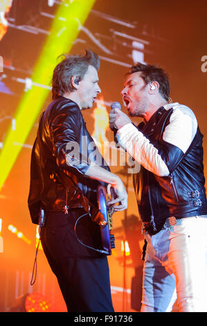 Liverpool, Regno Unito. Il 12 dicembre 2015. Simon Le Bon e John Taylor dei Duran Duran esegue la data finale del loro tour a Liverpool Echo Arena. &Acirc;&copia; Paolo Warburton/Alamy Live News Foto Stock