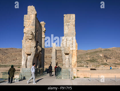 Porta di tutte le nazioni (gate di Serse I) con due Lamassus, Persepolis, Iran Foto Stock