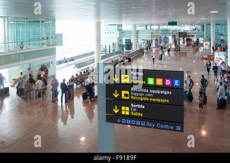 Cancelli di partenza a Barcellona-El Prat Airport, El Prat de Llobregat, Baix Llobregat County, Catalogna, Spagna Foto Stock