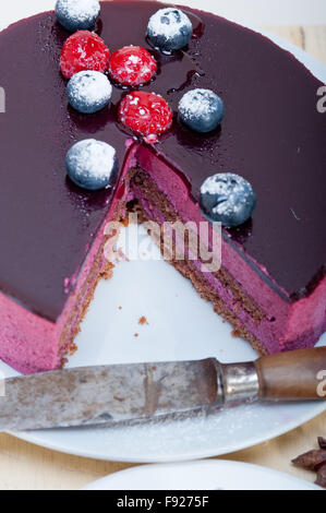 Mirtillo e lampone mousse Torta dolce con spice Foto Stock