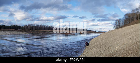 Costruzione di Vitebsk centrale idroelettrica. Panorama. La molla del paesaggio. Foto Stock