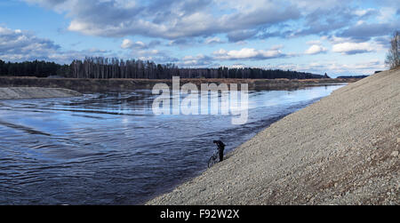 Costruzione di Vitebsk centrale idroelettrica.Panorama.La molla del paesaggio. Foto Stock