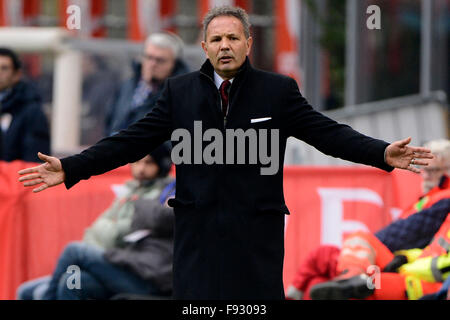 Milano, Italia. Xiii Dec, 2015. Sinisa Mihajlovic Milano Milano 13-12-2015 Stadio Giuseppe Meazza - Calcio serie A MILANO - Hellas Verona. Credito: Insidefoto/Alamy Live News Foto Stock