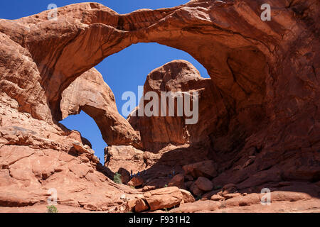 Il doppio arco, la selezione di Windows, il Parco Nazionale di Arches, Utah, Stati Uniti d'America Foto Stock