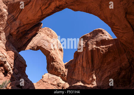 Il doppio arco, la selezione di Windows, il Parco Nazionale di Arches, Utah, Stati Uniti d'America Foto Stock