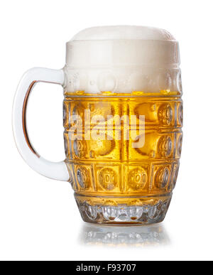 La tazza di unbottled fresca birra con schiuma isolati su sfondo bianco Foto Stock