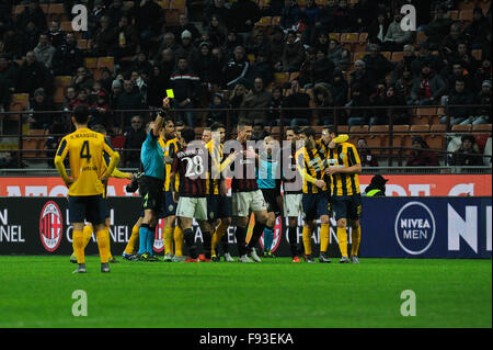 Milano, Italia. Dicembre 13th, 2015. Giacomo Bonaventura di ACMilan durante la Serie A italiana League Soccer match tra AC Milan e H.Verona presso lo Stadio San Siro di Milano, Italia. Credito: Gaetano Piazzolla/Alamy Live News Foto Stock