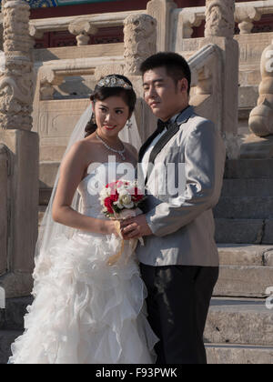 Coppia di sposi in Palazzo culturale della lavorazione peopleim, Pechino, Cina e Asia Foto Stock