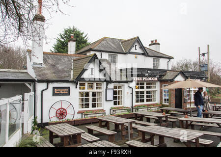 L'Aratro Public House in Sipson un antico villaggio sotto la minaccia di distruzione dovuta all' Aeroporto di Heathrow l'espansione Foto Stock