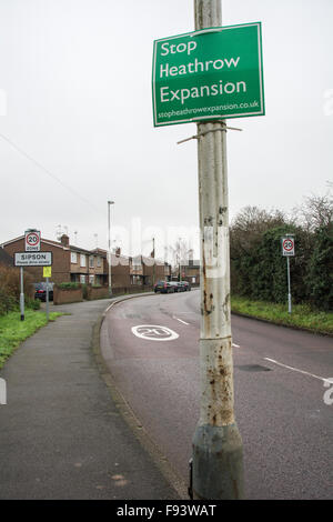 Un cartello Stop Heathrow Expansion a Sipson, un antico villaggio minacciato di distruzione a causa dell'espansione dell'aeroporto di Heathrow Foto Stock