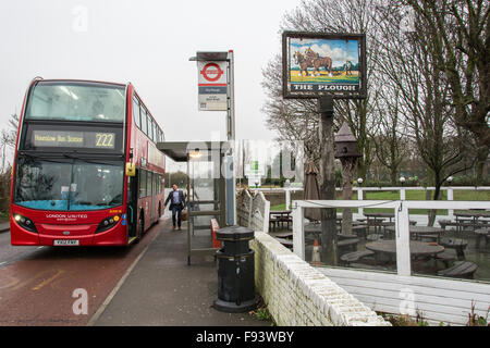 Il pub Plow a Sipson, un antico villaggio minacciato di distruzione a causa dell'espansione dell'aeroporto di Heathrow Foto Stock