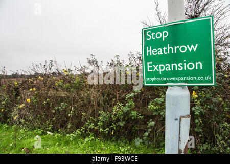 Un cartello Stop Heathrow Expansion a Sipson un antico villaggio minacciato di distruzione a causa dell'espansione dell'aeroporto di Heathrow Foto Stock