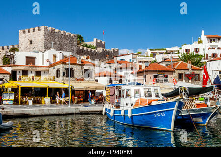 Marmaris il lungomare e il Castello, Marmaris, Provincia di Mugla, Turchia Foto Stock