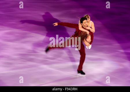 Barcellona, Spagna. Xiii Dec, 2015. Kaitlyn Weaver (R) e Andrew Poje del Canada eseguire durante un gala espositive presso l'ISU Grand Prix di Pattinaggio di Figura Final 2015 a Barcellona, Spagna, Dic 13, 2015. © Pau Barrena/Xinhua/Alamy Live News Foto Stock