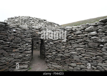 Beehive capanne a Fahan sulla penisola di Dingle Foto Stock