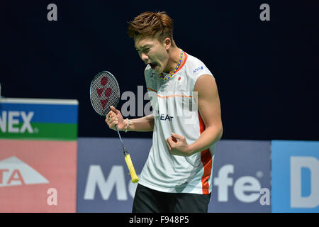 DUBAI, UAE, 13 dic 2015. Kento Momota esulta dopo la vittoria degli uomini sceglie il titolo ai BWF Dubai World Superseries Finals badminton tournanment. Momota ha vinto 21-15, 21-12 vincere contro Viktor Axlsen della Danimarca Credito: Feroz Khan/Alamy Live News Foto Stock