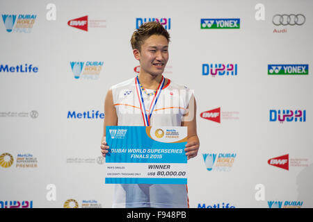 DUBAI, UAE, 13 dic 2015. Kento Momota alla cerimonia di presentazione dopo aver vinto l'uomo sceglie il titolo ai BWF Dubai World Superseries Finals badminton tournanment. Momota ha vinto 21-15, 21-12 vincere contro Viktor Axlsen della Danimarca Credito: Feroz Khan/Alamy Live News Foto Stock