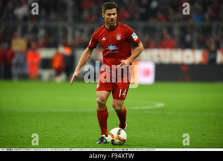 Monaco di Baviera, Germania. 12 Dic, 2015. Xabi Alonso (Bayern) Calcio/Calcetto : Bundesliga match tra FC Bayern Munchen 2-0 FC Ingolstadt 04 a stadio Allianz Arena di Monaco di Baviera, Germania . © Takamoto Tokuhara/AFLO/Alamy Live News Foto Stock