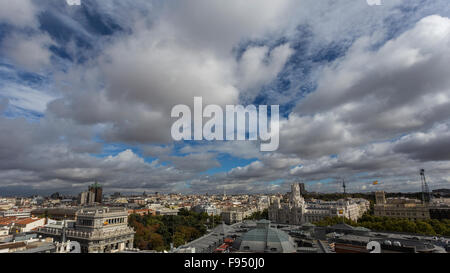 Le magie di sole sullo skyline di Madrid Foto Stock