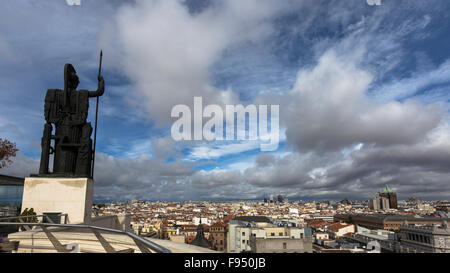 Le magie di sole sullo skyline di Madrid Foto Stock