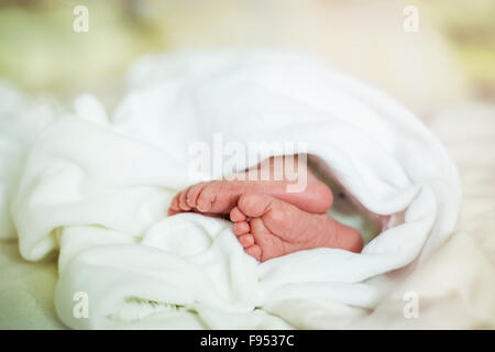 Dettaglio del neonato ragazza in piedi dormire Foto Stock