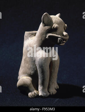 Arte precolombiana Pre-Incan. Cultura Tumaco-Tolita. Regione del Pacifico costa Colombo-Ecuadorian da 300BC-600 Annuncio. Oggetto in ceramica. Figura felina. 12'5 x 7cm. Dall'Ecuador. Collezione privata. Foto Stock