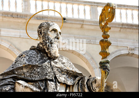 Italia Lazio Abbazia di Montecassino statua di San Benedetto Foto Stock