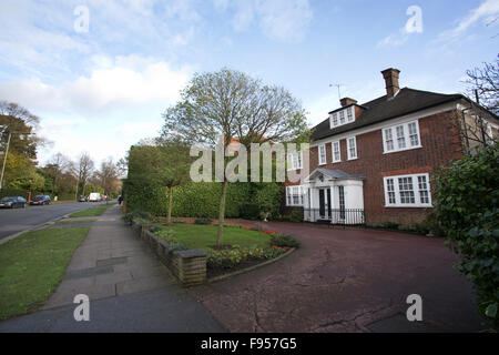 I Vescovi Avenue a Hampstead, uno nel nord di Londra è più costoso di strade, London, England, Regno Unito Foto Stock