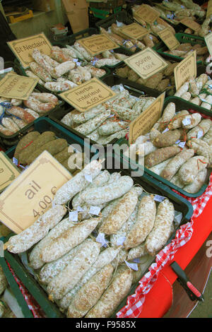 Francia, Bourgogne, Dijon, mercato alimentare, salsicce, Foto Stock