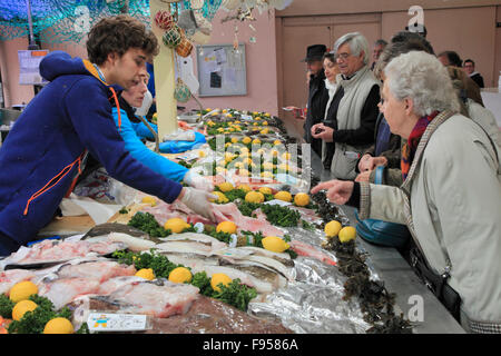 Francia, Bourgogne, Dijon, mercato, cibo, persone Foto Stock