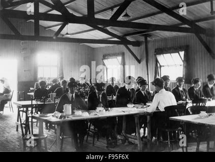 British anteriore. Le donne e i feriti. Foto Stock