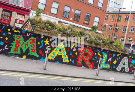 Arte di strada in Piazza Stevenson, leva Street, il centro città di Manchester, UK. Foto Stock