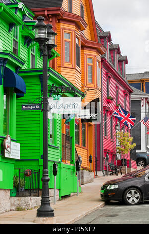 Successione delle colorate edifici storici su King Street a Lunenburg, Nova Scotia. La strada è nel cuore del Foto Stock