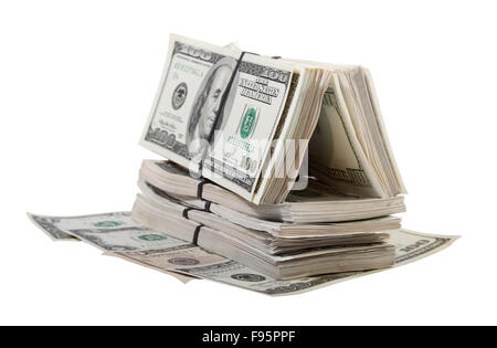 Casa fatta di dollari USA banconote. Isolato su sfondo bianco Foto Stock