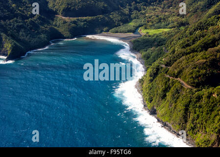 Hawaii Maui, antenna overlaooking Hana autostrada, Hanamanu Bay e Keanae penisola. Foto Stock