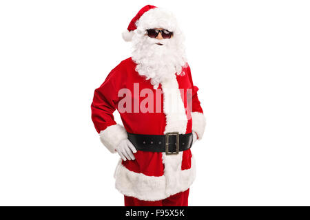 Cool Uomo con occhiali neri in una Santa Claus costume in posa isolati su sfondo bianco Foto Stock