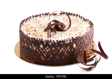 Torta al cioccolato, fatti in casa, su sfondo bianco. Foto Stock