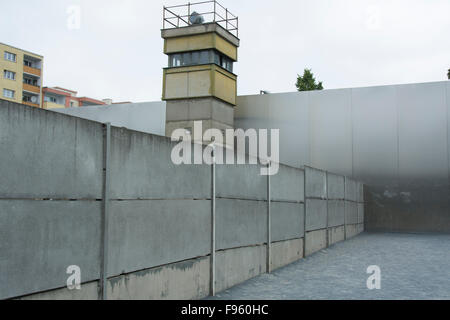 Il Memoriale del Muro di Berlino, su Bernauer Strasse, Berlino, Germania Foto Stock