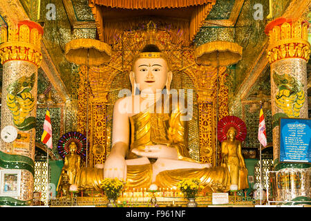 Un enorme Buddha in Shin Pin Nan Kain, Sagaing o Sagaing, Mandalay Myanmar Foto Stock