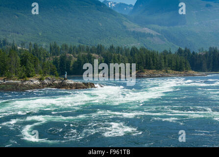 Skookumchuck si restringe, marea di declino Sechelt ingresso, Sunshine Coast, British Columbia, Canada Foto Stock