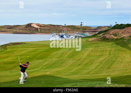 Con numerosi fori direttamente sul bordo del Golfo di San Lorenzo a Inverness, Cape Breton, la Cabot campo da golf Links Foto Stock