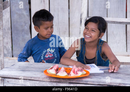 Scene di mercato, Iquitos, la città più grande nella foresta pluviale peruviana e la fifthlargest città del Perù Foto Stock